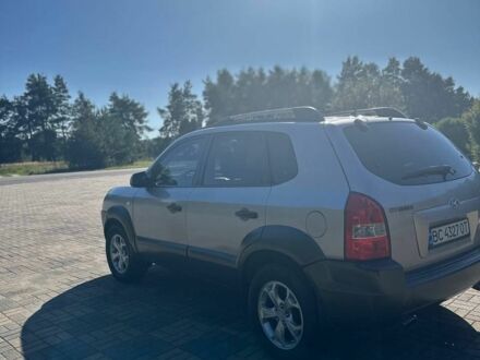 Хендай Туксон 2008 в Яворове на Automoto.ua Серый Хендай Туксон, объемом двигателя 2 л и пробегом 250 тыс. км за 7200 $, фото 1 на Automoto.ua