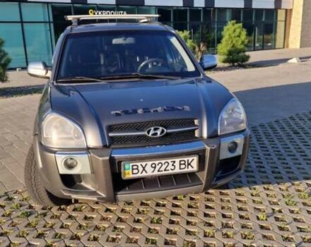 Сірий Хендай Туксон, об'ємом двигуна 1.98 л та пробігом 227 тис. км за 7500 $, фото 1 на Automoto.ua