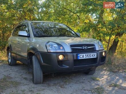 Хендай Туксон 2008 у Дніпро (Дніпропетровську) на Automoto.ua Сірий Хендай Туксон, об'ємом двигуна 2 л та пробігом 102 тис. км за 8199 $, фото 1 на Automoto.ua
