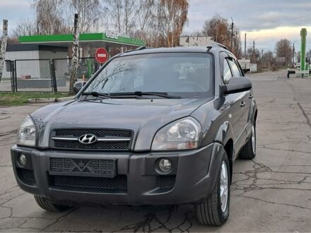 Серый Хендай Туксон, объемом двигателя 2 л и пробегом 95 тыс. км за 8800 $, фото 1 на Automoto.ua