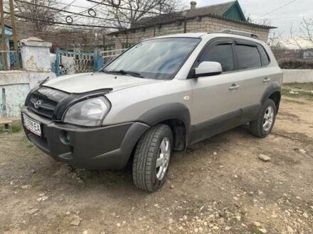 Сірий Хендай Туксон, об'ємом двигуна 2 л та пробігом 215 тис. км за 8500 $, фото 1 на Automoto.ua