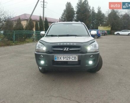 Сірий Хендай Туксон, об'ємом двигуна 2 л та пробігом 210 тис. км за 8200 $, фото 1 на Automoto.ua