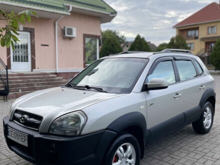 Хендай Туксон 2008 в Черновцах на Automoto.ua Серый Хендай Туксон, объемом двигателя 2 л и пробегом 1 тыс. км за 10300 $, фото 1 на Automoto.ua