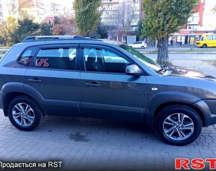 Серый Хендай Туксон, объемом двигателя 2 л и пробегом 216 тыс. км за 8200 $, фото 1 на Automoto.ua