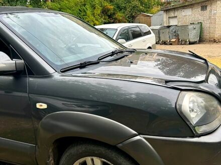 Серый Хендай Туксон, объемом двигателя 2 л и пробегом 221 тыс. км за 8500 $, фото 1 на Automoto.ua