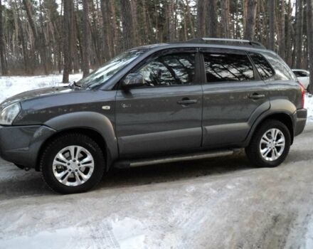Серый Хендай Туксон, объемом двигателя 2 л и пробегом 260 тыс. км за 6700 $, фото 1 на Automoto.ua
