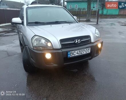 Серый Хендай Туксон, объемом двигателя 2 л и пробегом 256 тыс. км за 8100 $, фото 1 на Automoto.ua