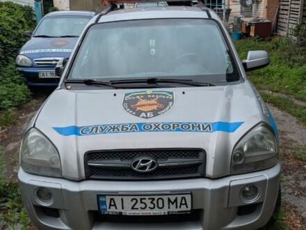 Серый Хендай Туксон, объемом двигателя 2 л и пробегом 220 тыс. км за 2000 $, фото 1 на Automoto.ua