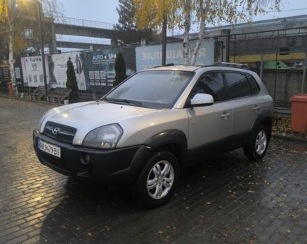 Серый Хендай Туксон, объемом двигателя 2 л и пробегом 215 тыс. км за 7750 $, фото 1 на Automoto.ua