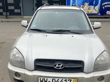 Сірий Хендай Туксон, об'ємом двигуна 2 л та пробігом 192 тис. км за 4100 $, фото 1 на Automoto.ua