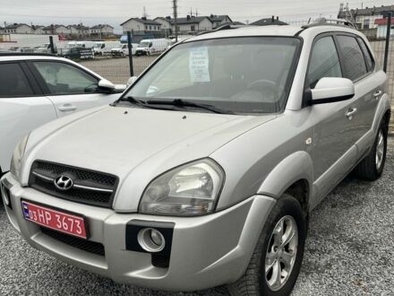 Серый Хендай Туксон, объемом двигателя 2 л и пробегом 230 тыс. км за 7550 $, фото 1 на Automoto.ua