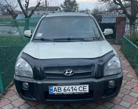 Серый Хендай Туксон, объемом двигателя 1.98 л и пробегом 233 тыс. км за 7500 $, фото 1 на Automoto.ua