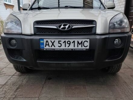 Сірий Хендай Туксон, об'ємом двигуна 2 л та пробігом 190 тис. км за 9000 $, фото 1 на Automoto.ua