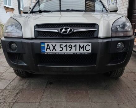 Серый Хендай Туксон, объемом двигателя 2 л и пробегом 190 тыс. км за 9000 $, фото 1 на Automoto.ua