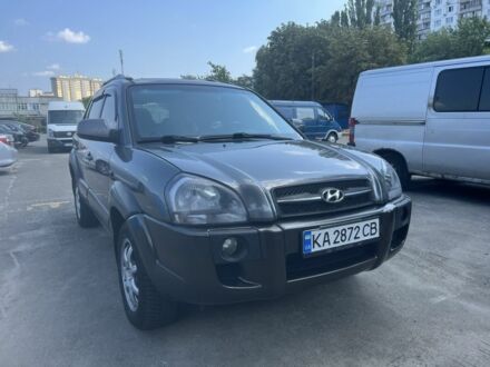 Хендай Туксон 2008 в Киеве на Automoto.ua Серый Хендай Туксон, объемом двигателя 2.7 л и пробегом 268 тыс. км за 7300 $, фото 1 на Automoto.ua