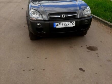 Хендай Туксон 2008 у Дніпро (Дніпропетровську) на Automoto.ua Сірий Хендай Туксон, об'ємом двигуна 2 л та пробігом 120 тис. км за 8500 $, фото 1 на Automoto.ua