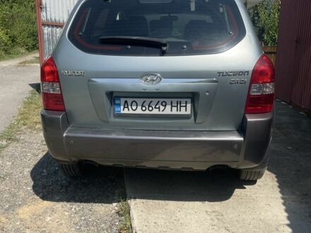 Серый Хендай Туксон, объемом двигателя 2 л и пробегом 250 тыс. км за 5800 $, фото 1 на Automoto.ua