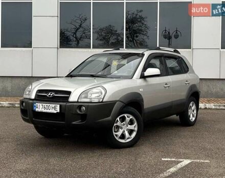 Серый Хендай Туксон, объемом двигателя 2 л и пробегом 263 тыс. км за 7300 $, фото 1 на Automoto.ua