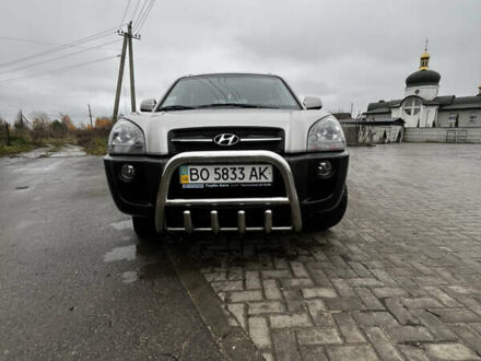 Серый Хендай Туксон, объемом двигателя 1.98 л и пробегом 36 тыс. км за 12800 $, фото 1 на Automoto.ua