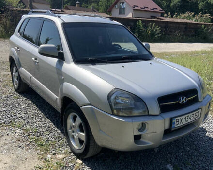 Серый Хендай Туксон, объемом двигателя 2 л и пробегом 247 тыс. км за 9550 $, фото 1 на Automoto.ua