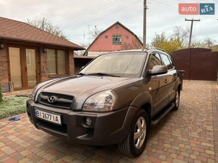 Хендай Туксон 2008 в Миргороде на Automoto.ua Серый Хендай Туксон, объемом двигателя 1.98 л и пробегом 177 тыс. км за 7950 $, фото 1 на Automoto.ua