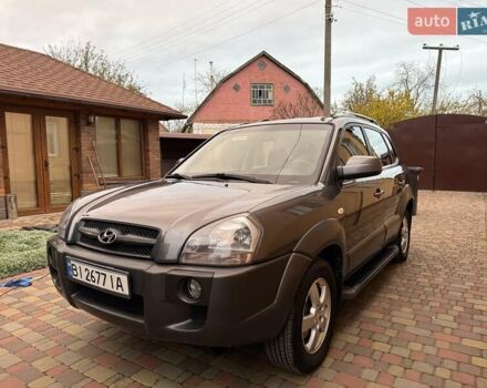 Хендай Туксон 2008 в Миргороде на Automoto.ua Серый Хендай Туксон, объемом двигателя 1.98 л и пробегом 177 тыс. км за 7950 $, фото 1 на Automoto.ua