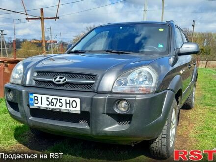 Хендай Туксон 2008 у Полтаві на Automoto.ua Сірий Хендай Туксон, об'ємом двигуна 2 л та пробігом 215 тис. км за 8500 $, фото 1 на Automoto.ua