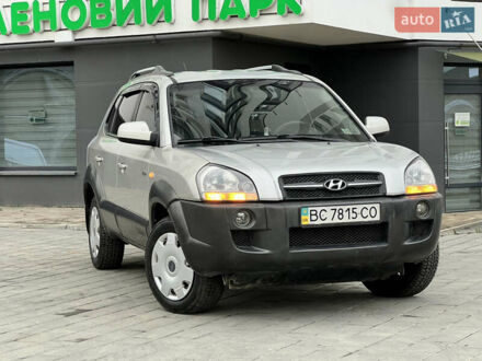 Серый Хендай Туксон, объемом двигателя 2 л и пробегом 176 тыс. км за 8300 $, фото 1 на Automoto.ua