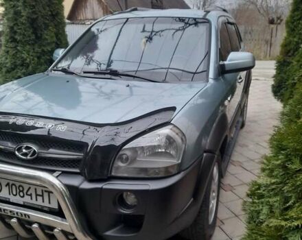 Серый Хендай Туксон, объемом двигателя 2 л и пробегом 270 тыс. км за 7800 $, фото 1 на Automoto.ua