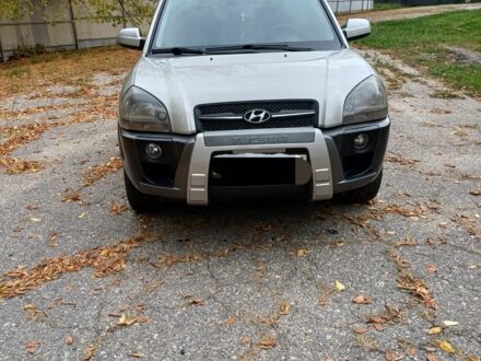 Сірий Хендай Туксон, об'ємом двигуна 2 л та пробігом 204 тис. км за 6900 $, фото 1 на Automoto.ua