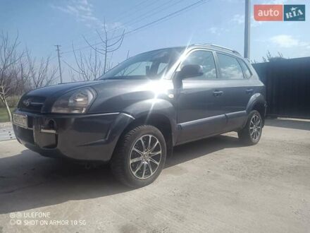 Хендай Туксон 2008 в Магалиновке на Automoto.ua Серый Хендай Туксон, объемом двигателя 2 л и пробегом 420 тыс. км за 6200 $, фото 1 на Automoto.ua