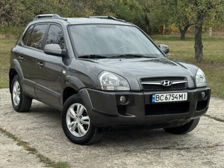 Хендай Туксон 2008 у Змиеве на Automoto.ua Сірий Хендай Туксон, об'ємом двигуна 2 л та пробігом 195 тис. км за 8650 $, фото 1 на Automoto.ua