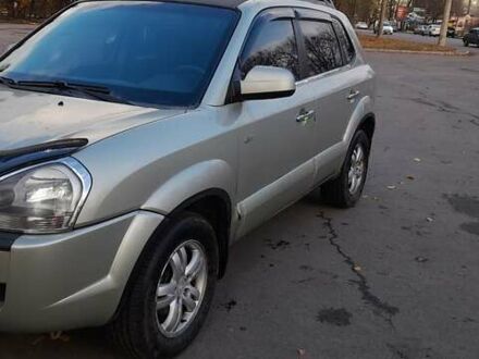 Хендай Туксон 2008 в Полтаве на Automoto.ua Серый Хендай Туксон, объемом двигателя 1.98 л и пробегом 205 тыс. км за 7600 $, фото 1 на Automoto.ua