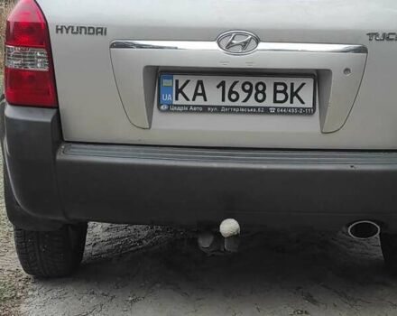 Серый Хендай Туксон, объемом двигателя 1.98 л и пробегом 216 тыс. км за 7999 $, фото 1 на Automoto.ua