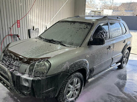 Хендай Туксон 2008 в Шполе на Automoto.ua Серый Хендай Туксон, объемом двигателя 1.98 л и пробегом 250 тыс. км за 8700 $, фото 1 на Automoto.ua