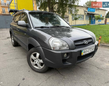 Сірий Хендай Туксон, об'ємом двигуна 2 л та пробігом 277 тис. км за 6300 $, фото 1 на Automoto.ua