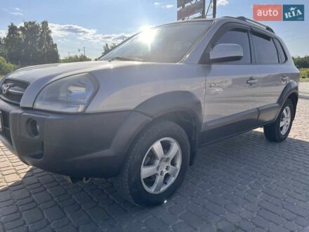 Хендай Туксон 2008 в Львове на Automoto.ua Серый Хендай Туксон, объемом двигателя 2 л и пробегом 285 тыс. км за 8700 $, фото 1 на Automoto.ua