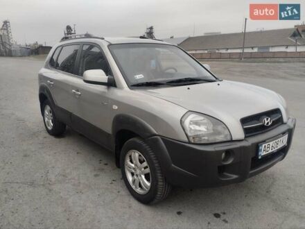 Хендай Туксон 2008 у Гайсине на Automoto.ua Сірий Хендай Туксон, об'ємом двигуна 1.98 л та пробігом 287 тис. км за 7000 $, фото 1 на Automoto.ua