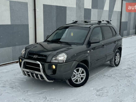 Хендай Туксон 2008 в Виннице на Automoto.ua Серый Хендай Туксон, объемом двигателя 1.98 л и пробегом 135 тыс. км за 8350 $, фото 1 на Automoto.ua