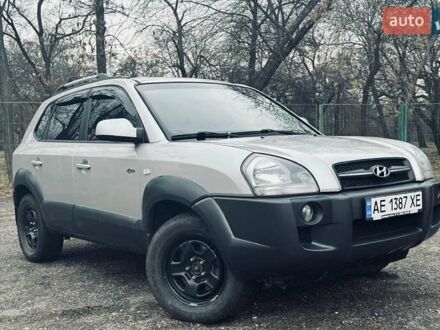 Хендай Туксон 2008 в Павлограде на Automoto.ua Серый Хендай Туксон, объемом двигателя 2 л и пробегом 171 тыс. км за 9300 $, фото 1 на Automoto.ua
