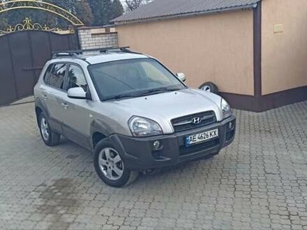 Хендай Туксон 2008 у Дніпро (Дніпропетровську) на Automoto.ua Сірий Хендай Туксон, об'ємом двигуна 2 л та пробігом 240 тис. км за 7900 $, фото 1 на Automoto.ua