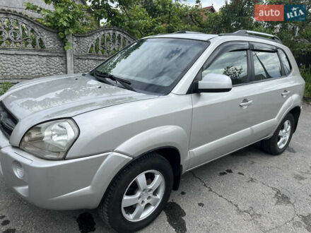 Хендай Туксон 2008 в Звенигородка на Automoto.ua Серый Хендай Туксон, объемом двигателя 1.98 л и пробегом 162 тыс. км за 8500 $, фото 1 на Automoto.ua