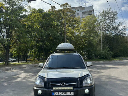 Хендай Туксон 2008 в Запорожье на Automoto.ua Серый Хендай Туксон, объемом двигателя 2 л и пробегом 201 тыс. км за 8300 $, фото 1 на Automoto.ua