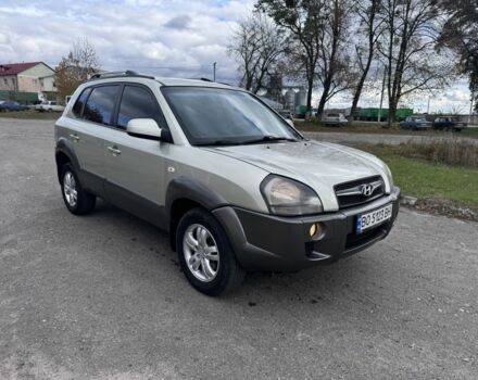 Хендай Туксон 2008 в Жмеренке на Automoto.ua Серый Хендай Туксон, объемом двигателя 2 л и пробегом 228 тыс. км за 6900 $, фото 1 на Automoto.ua