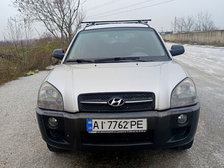 Серый Хендай Туксон, объемом двигателя 2 л и пробегом 17300 тыс. км за 7400 $, фото 1 на Automoto.ua