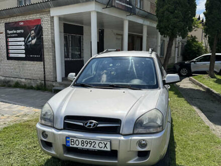 Серый Хендай Туксон, объемом двигателя 2 л и пробегом 188 тыс. км за 9200 $, фото 1 на Automoto.ua