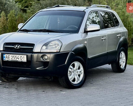 Сірий Хендай Туксон, об'ємом двигуна 1.99 л та пробігом 222 тис. км за 8350 $, фото 1 на Automoto.ua