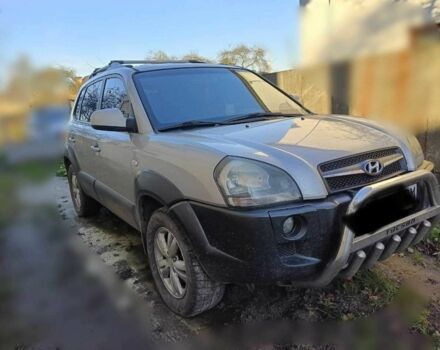 Серый Хендай Туксон, объемом двигателя 2 л и пробегом 220 тыс. км за 8000 $, фото 1 на Automoto.ua