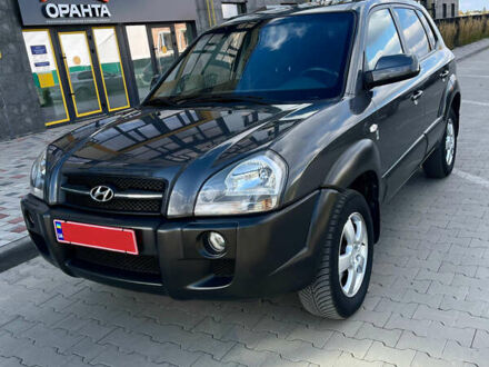 Хендай Туксон 2008 в Луцке на Automoto.ua Серый Хендай Туксон, объемом двигателя 2 л и пробегом 172 тыс. км за 8550 $, фото 1 на Automoto.ua