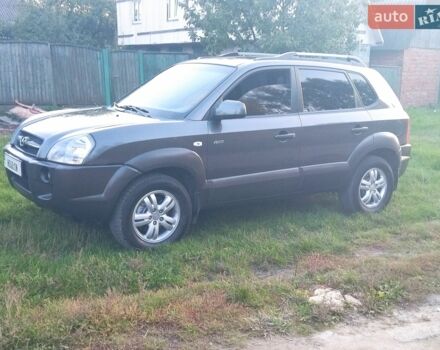 Сірий Хендай Туксон, об'ємом двигуна 2 л та пробігом 172 тис. км за 7950 $, фото 1 на Automoto.ua